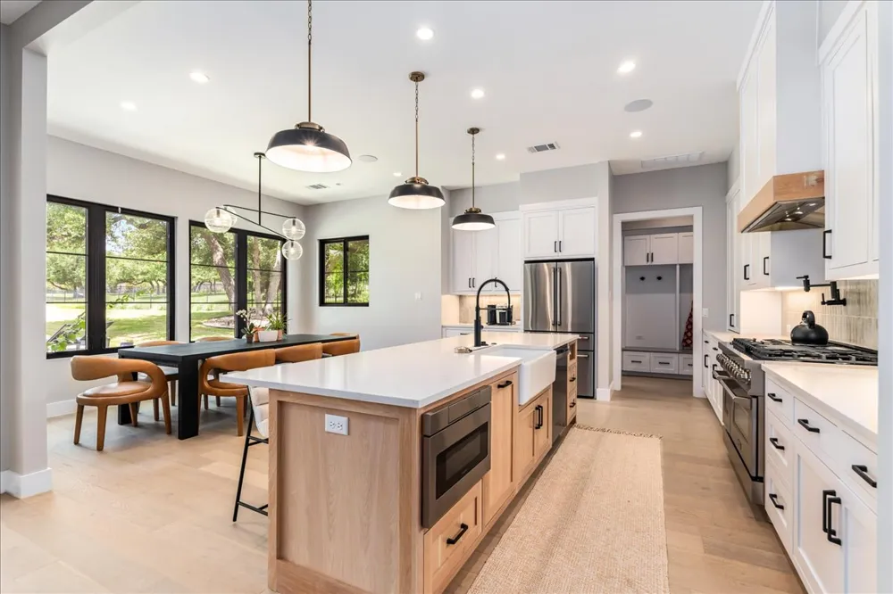 9600 Stratus Drive Dripping Springs, TX 78620