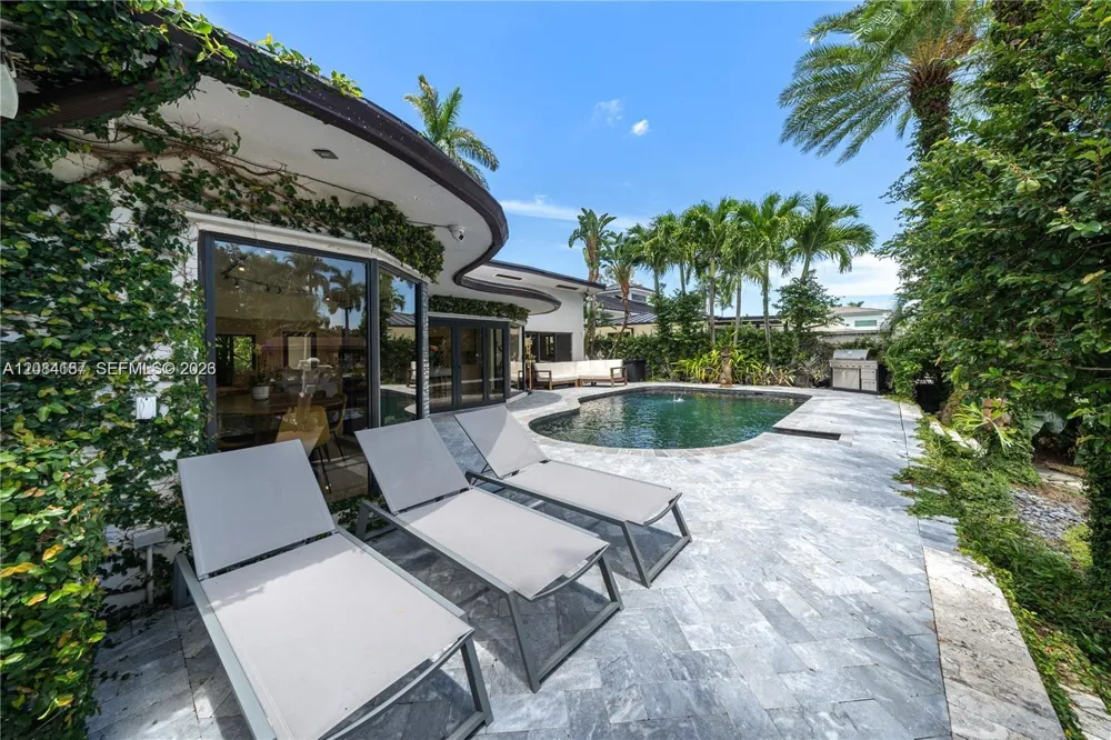 1160 NE 91st St Miami, FL 33138