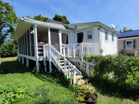 225 E Delaware Pkwy