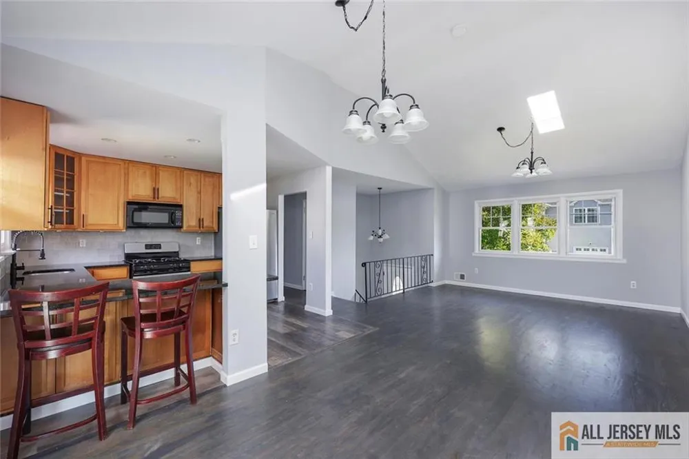 47 Gaskill Avenue Edison, NJ 08817