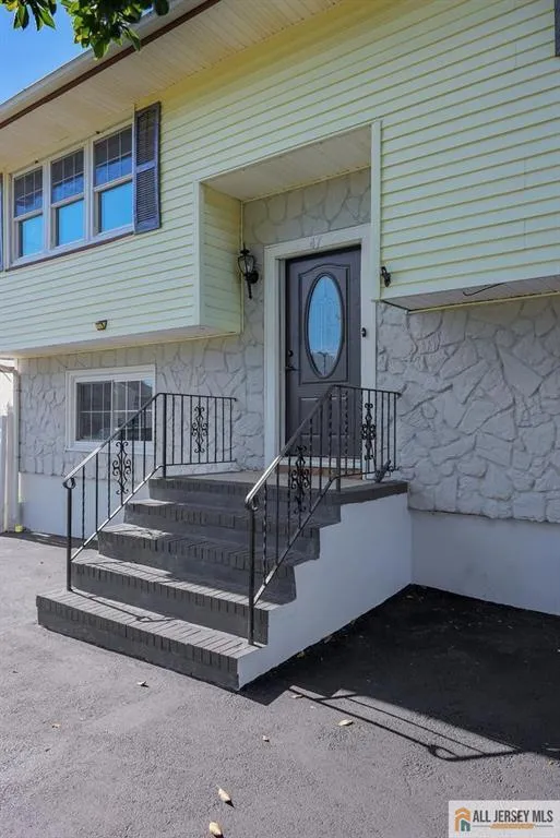 47 Gaskill Avenue Edison, NJ 08817