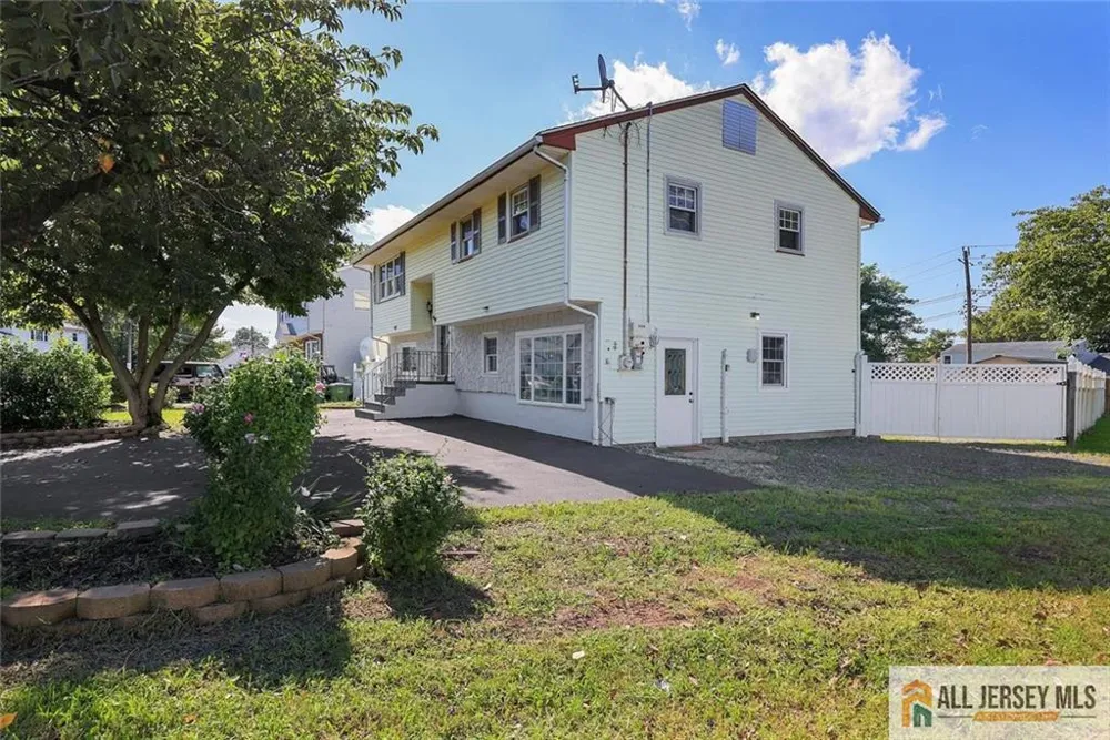 47 Gaskill Avenue Edison, NJ 08817
