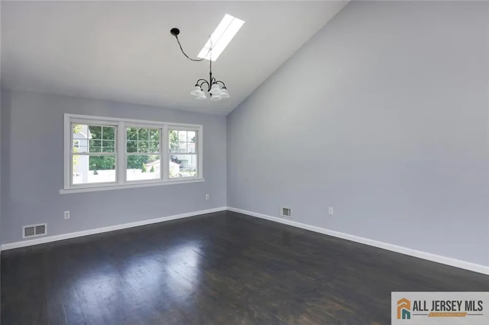 47 Gaskill Avenue Edison, NJ 08817