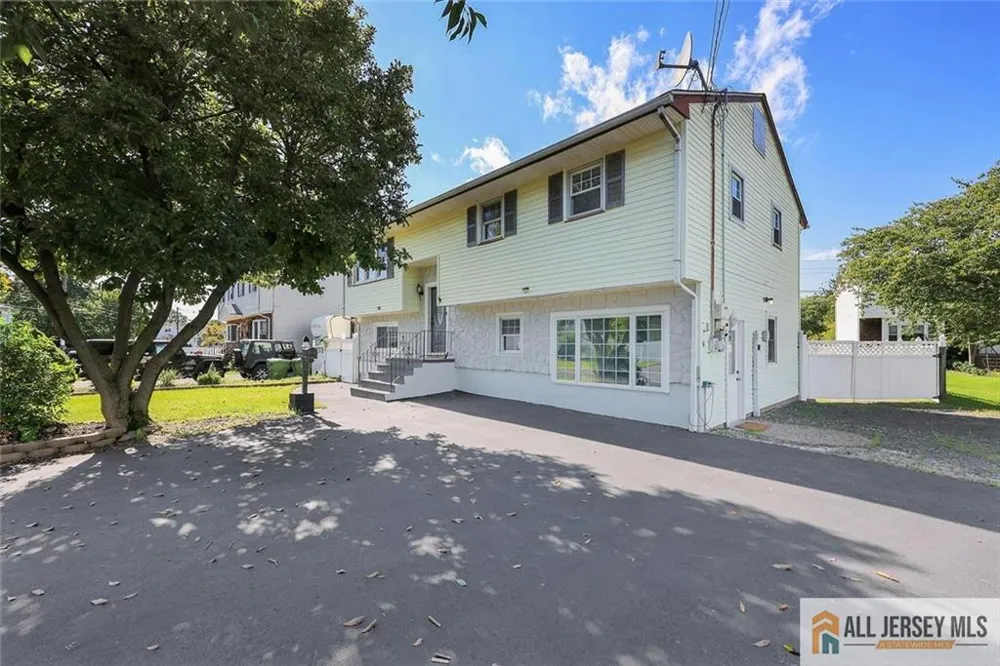 47 Gaskill Avenue Edison, NJ 08817