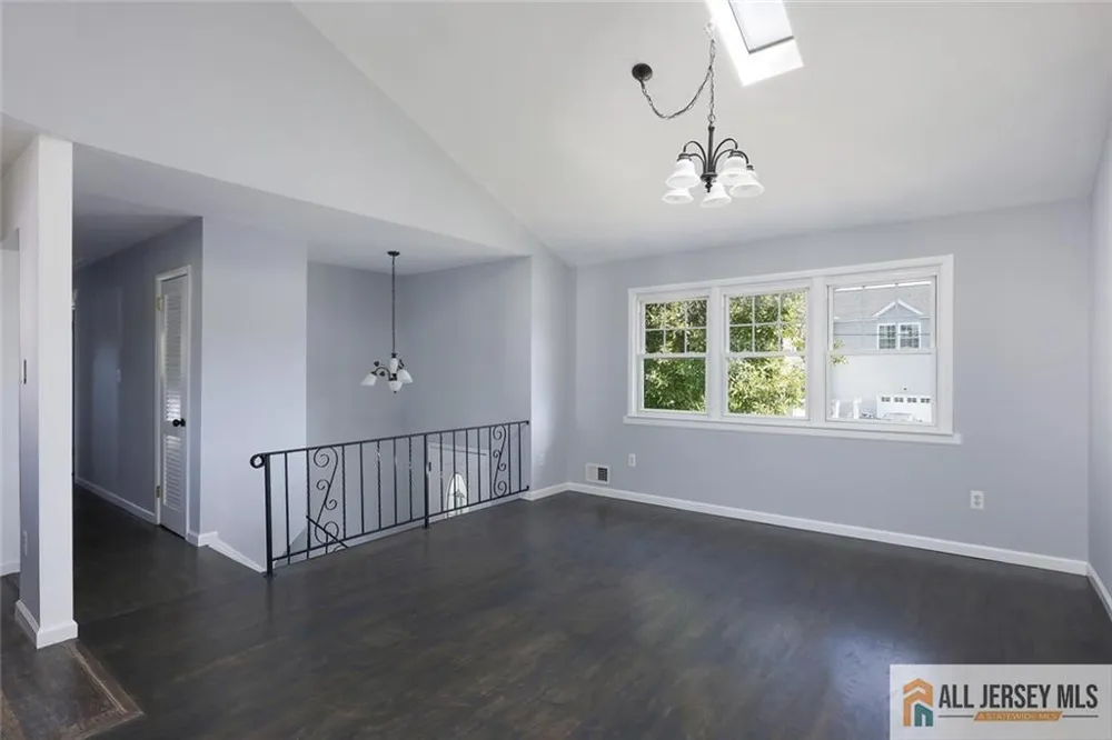 47 Gaskill Avenue Edison, NJ 08817
