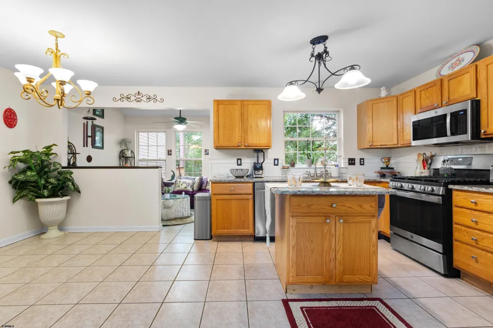 114 Pine Knoll Cir Hamilton Township, NJ 08330