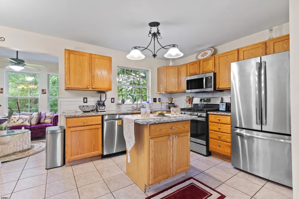 114 Pine Knoll Cir Hamilton Township, NJ 08330