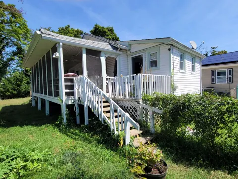 225 E Delaware Pkwy