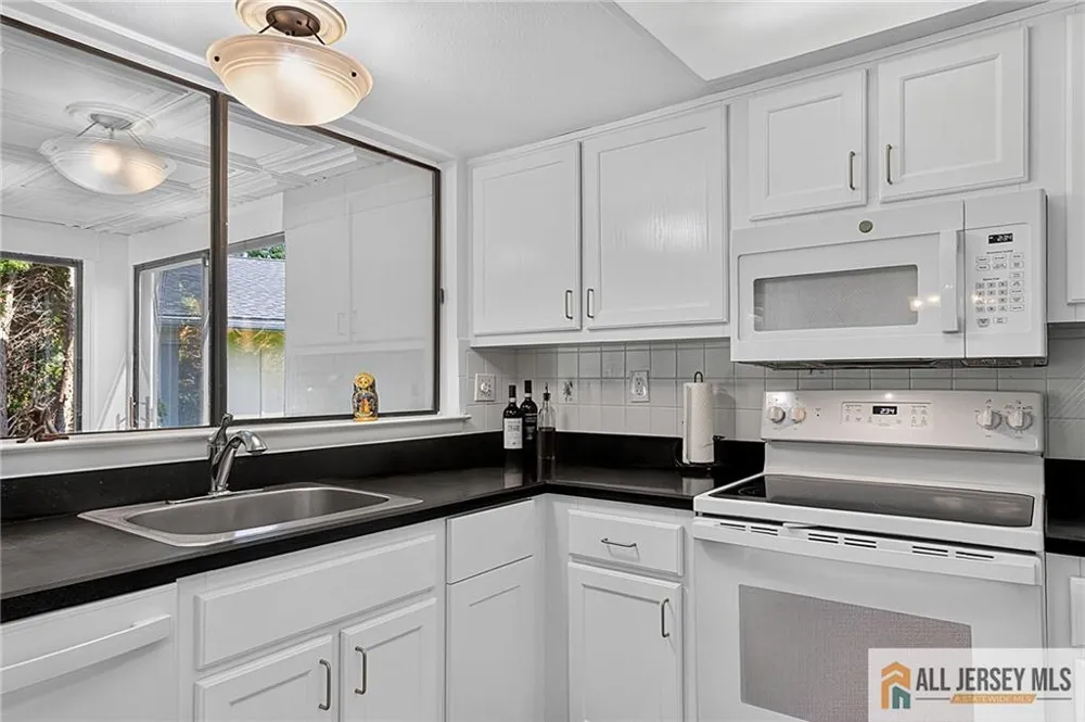 21 Celtis Plaza #21B Monroe, NJ 08831