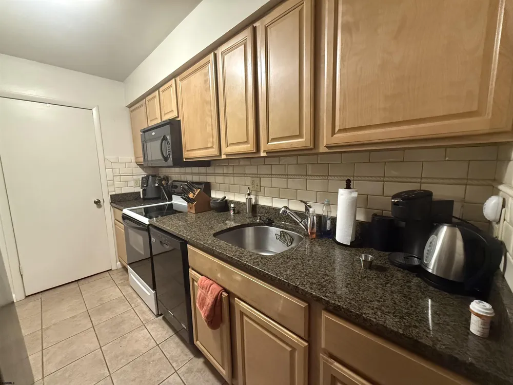 607 Meadowbrook Dr Mays Landing, NJ 08330
