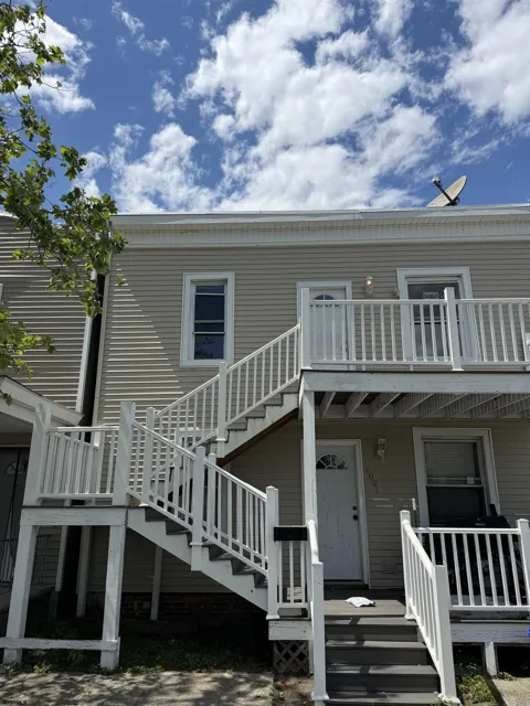 2009 Blaine Ave