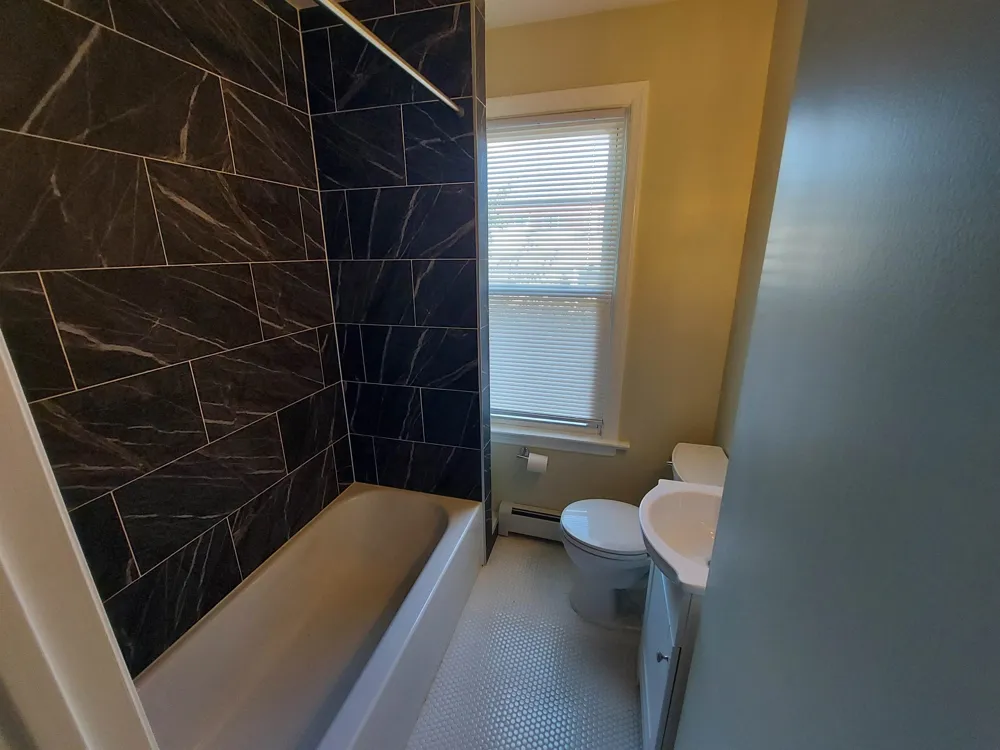 38 EAST 19TH ST Bayonne, NJ 07002
