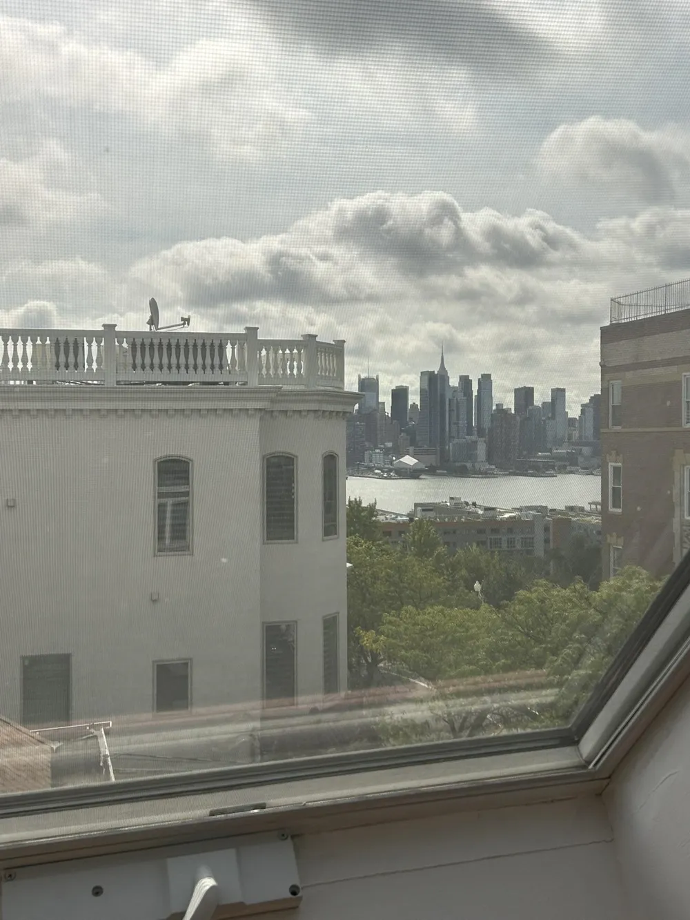 16 46TH ST Weehawken, NJ 07086