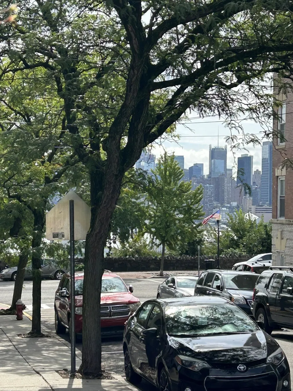16 46TH ST Weehawken, NJ 07086