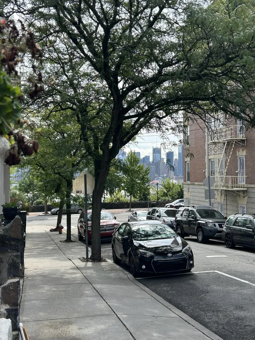 16 46TH ST Weehawken, NJ 07086