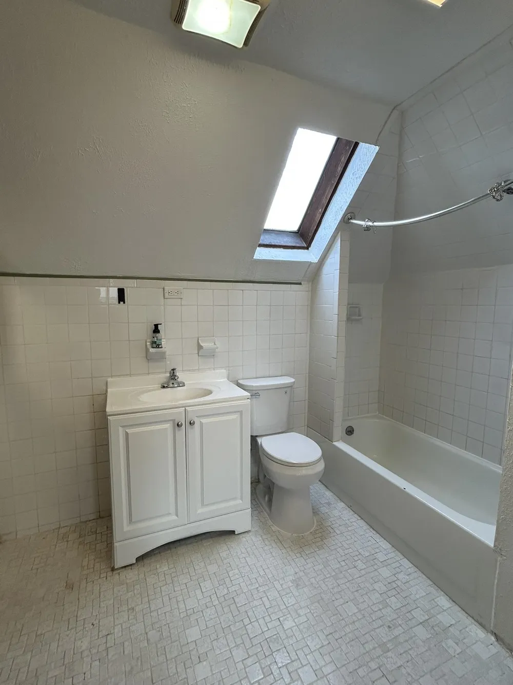 16 46TH ST Weehawken, NJ 07086