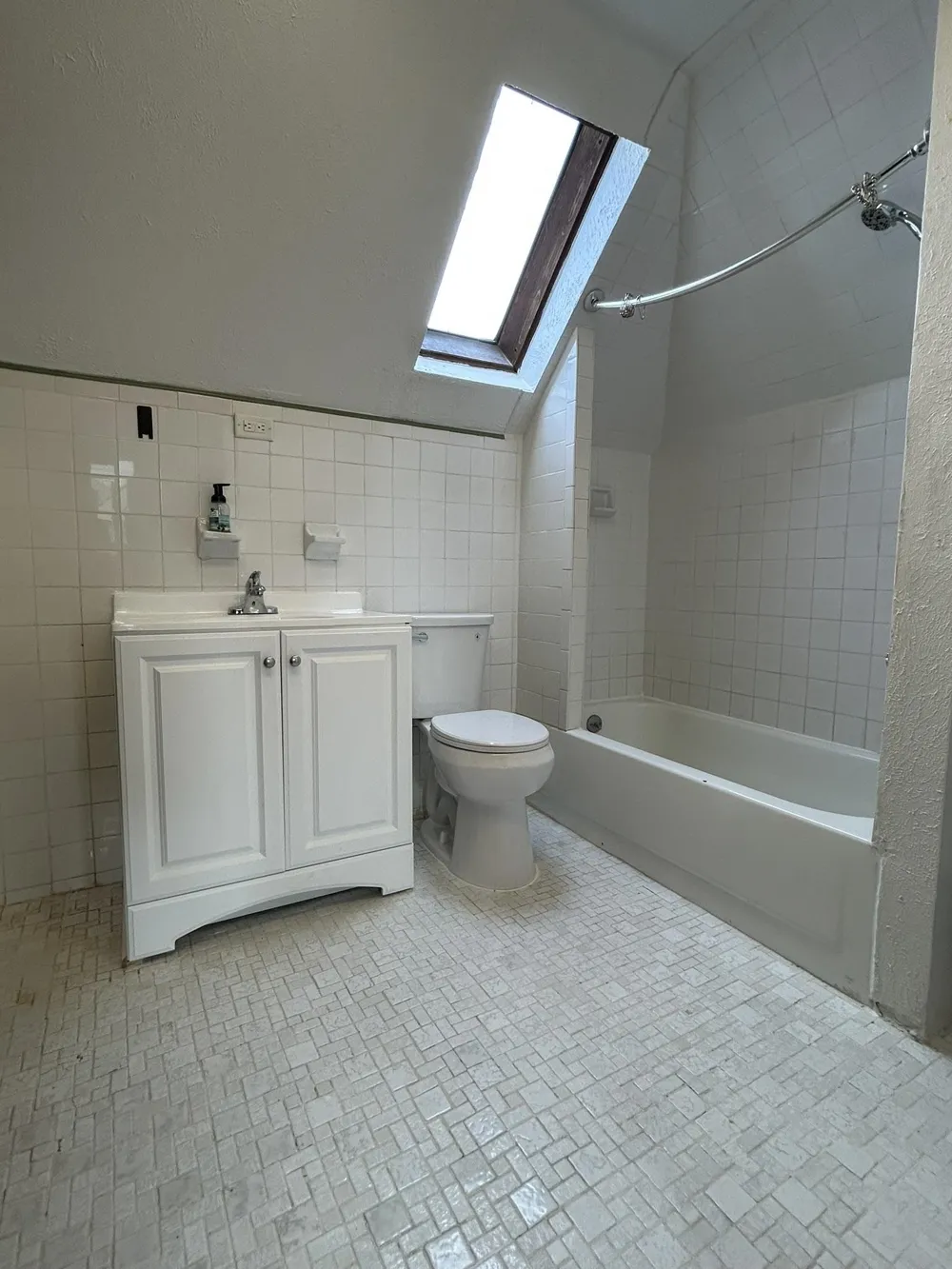 16 46TH ST Weehawken, NJ 07086
