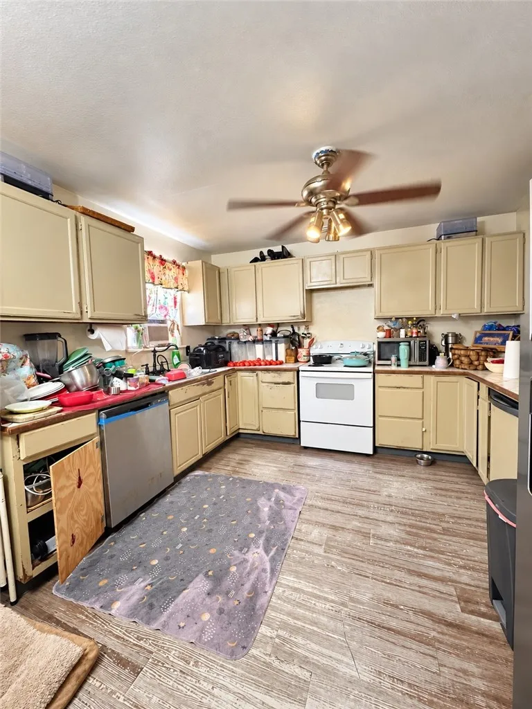 1913 Sandy Way Corpus Christi, TX 78418