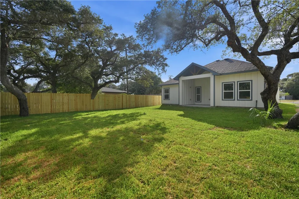 1041 S MCCAMPBELL Aransas Pass, TX 78336