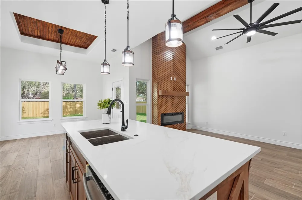 1041 S MCCAMPBELL Aransas Pass, TX 78336