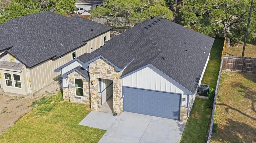 1041 S MCCAMPBELL Aransas Pass, TX 78336