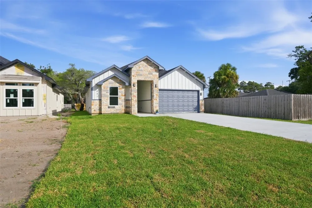1041 S MCCAMPBELL Aransas Pass, TX 78336