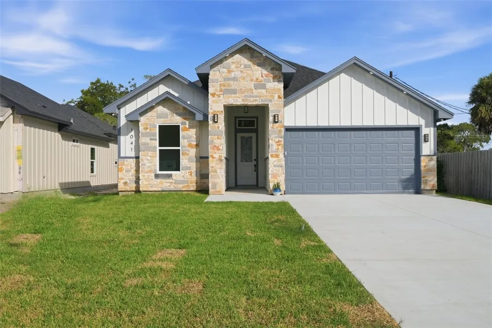 1041 S MCCAMPBELL Aransas Pass, TX 78336