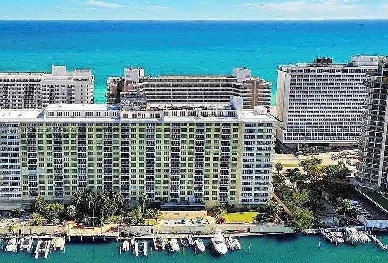 5600 Collins Ave #14D Miami Beach, FL 33140