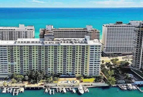 5600 Collins Ave #14D