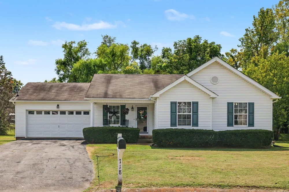 718 Paige Ct Columbia, TN 38401