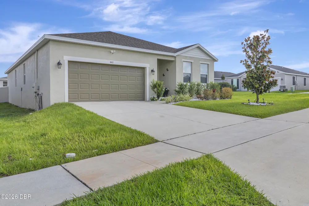 442 Quayside Avenue Mascotte, FL 34753