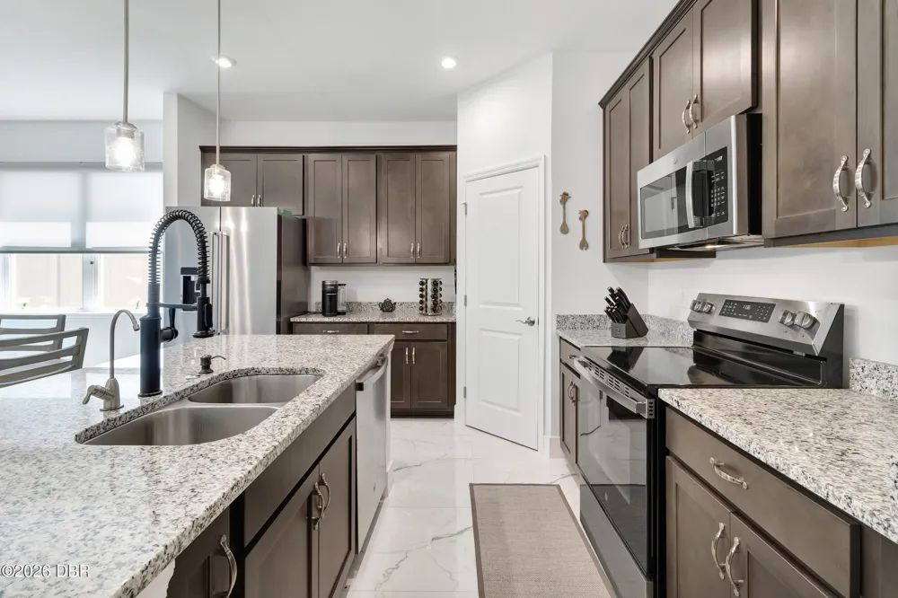 442 Quayside Avenue Mascotte, FL 34753