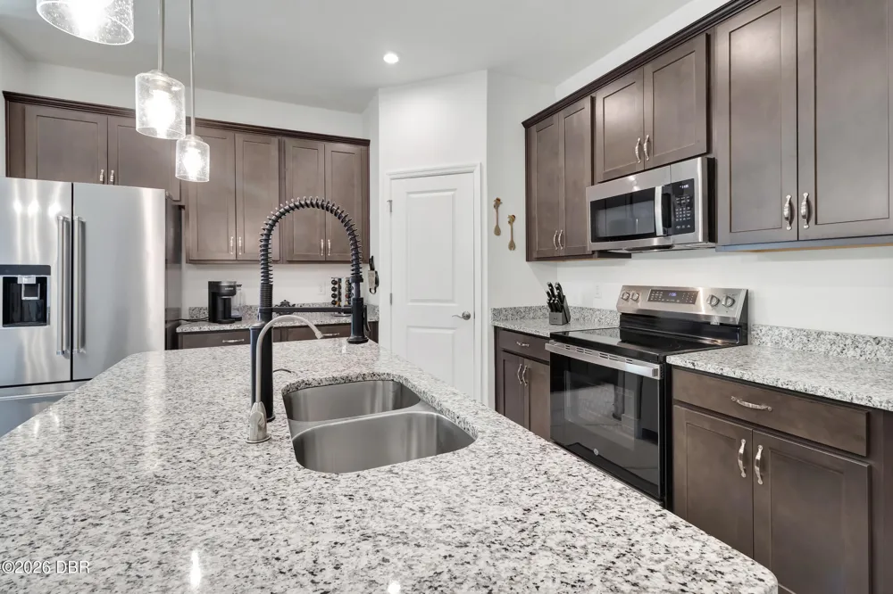 442 Quayside Avenue Mascotte, FL 34753