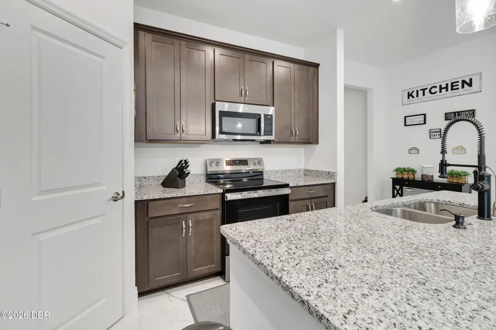 442 Quayside Avenue Mascotte, FL 34753