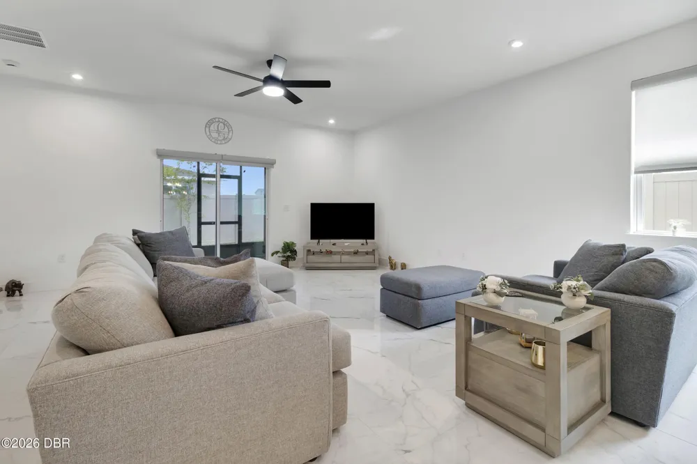 442 Quayside Avenue Mascotte, FL 34753