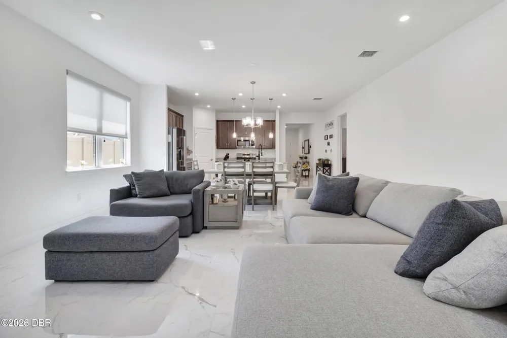 442 Quayside Avenue Mascotte, FL 34753