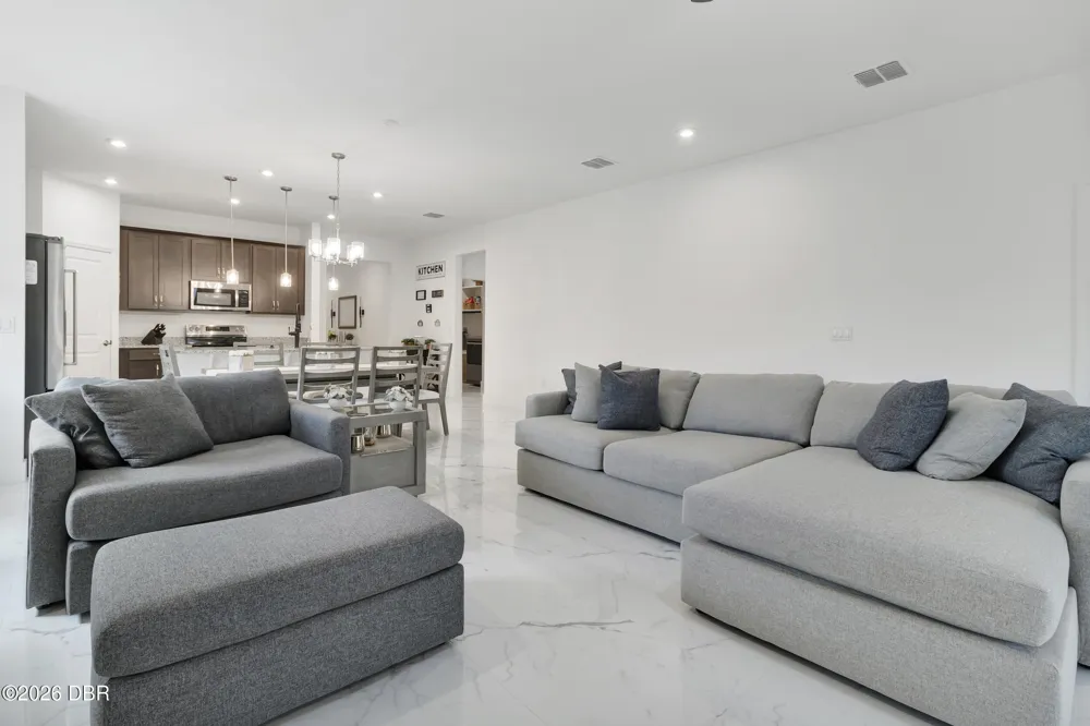 442 Quayside Avenue Mascotte, FL 34753