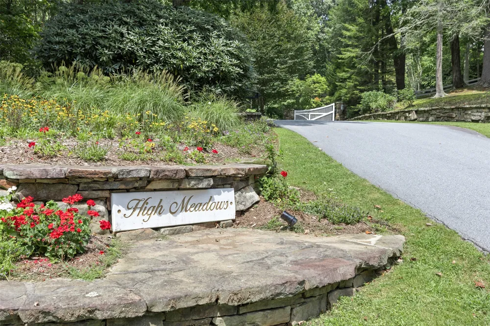 426 Meadowcrest Drive Cashiers, NC 28717