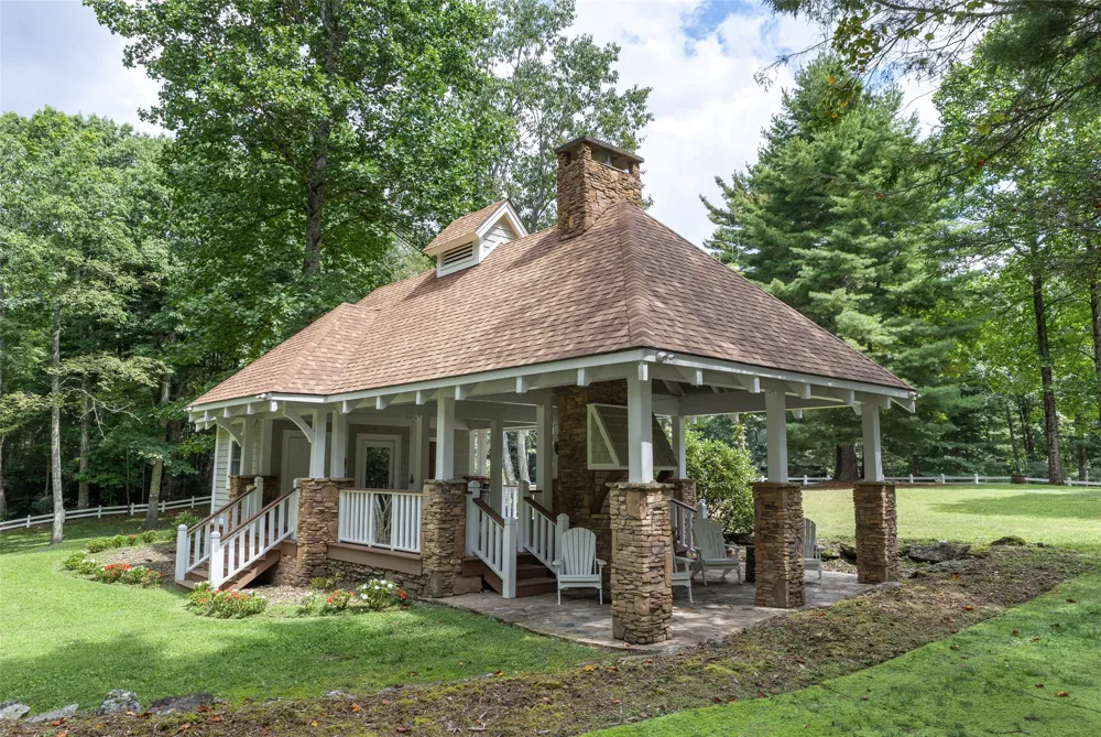 426 Meadowcrest Drive Cashiers, NC 28717