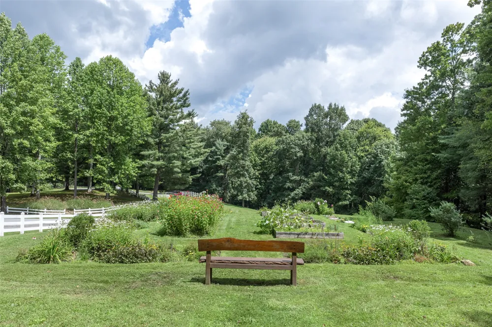 426 Meadowcrest Drive Cashiers, NC 28717
