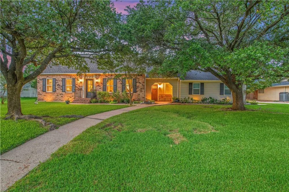 3711 Sunnybrook Lane Bryan, TX 77802