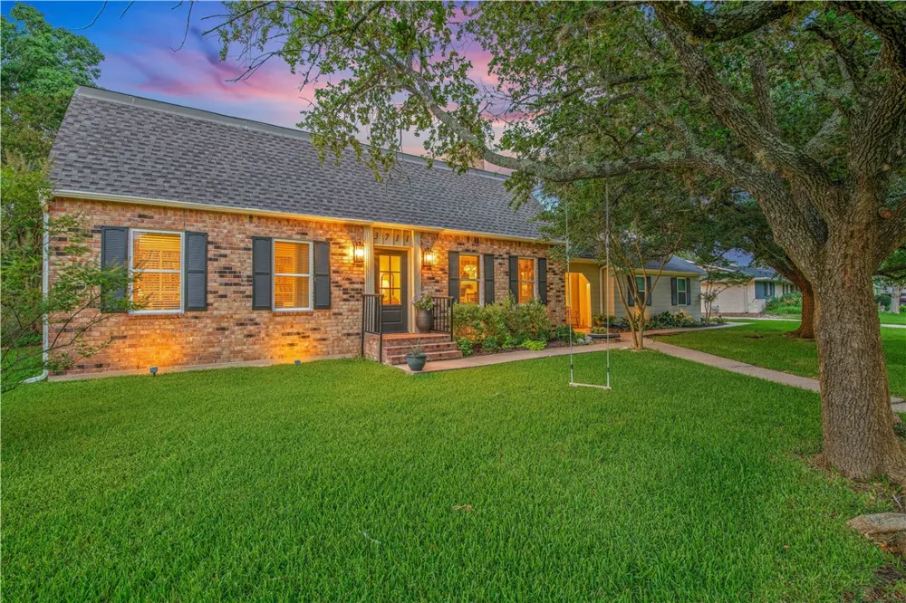 3711 Sunnybrook Lane Bryan, TX 77802