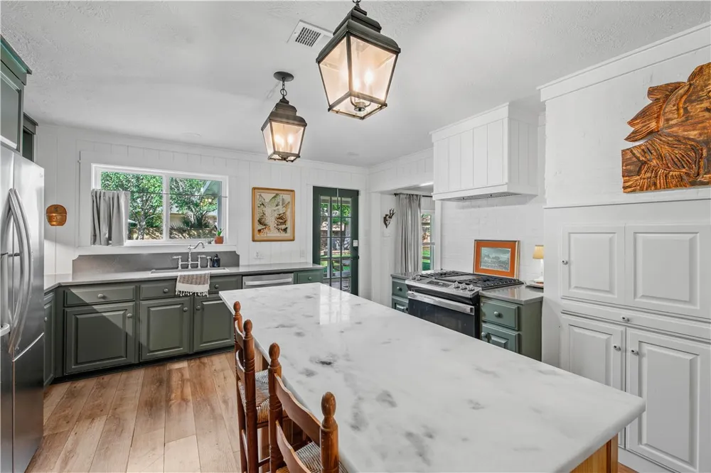3711 Sunnybrook Lane Bryan, TX 77802