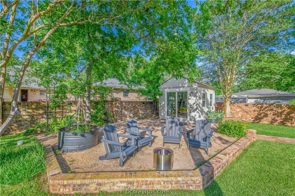 3711 Sunnybrook Lane Bryan, TX 77802