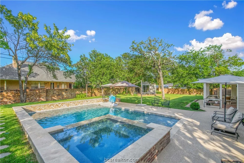 3711 Sunnybrook Lane Bryan, TX 77802