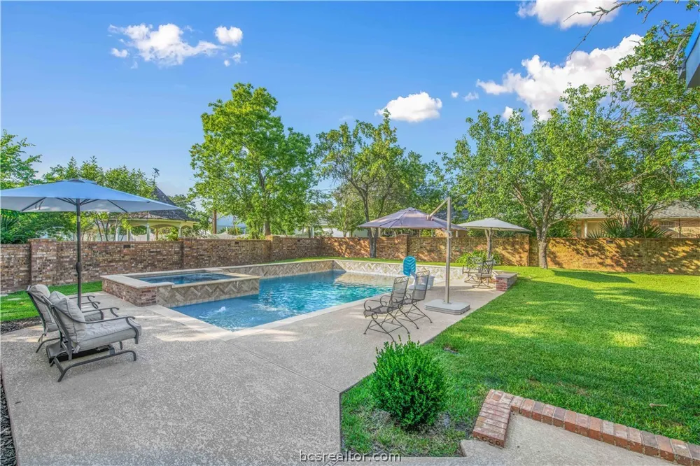 3711 Sunnybrook Lane Bryan, TX 77802