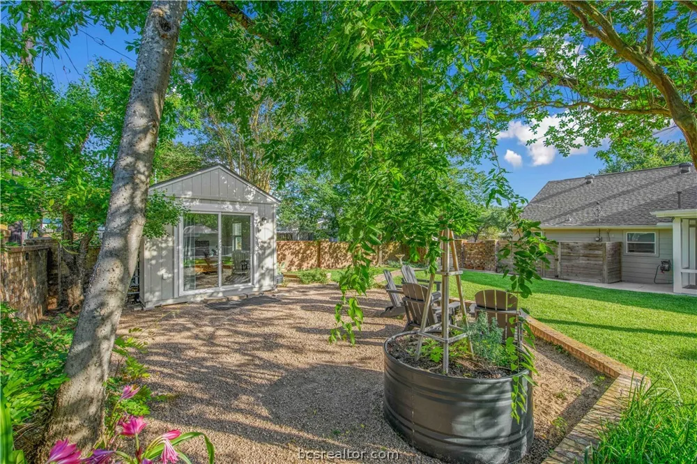 3711 Sunnybrook Lane Bryan, TX 77802