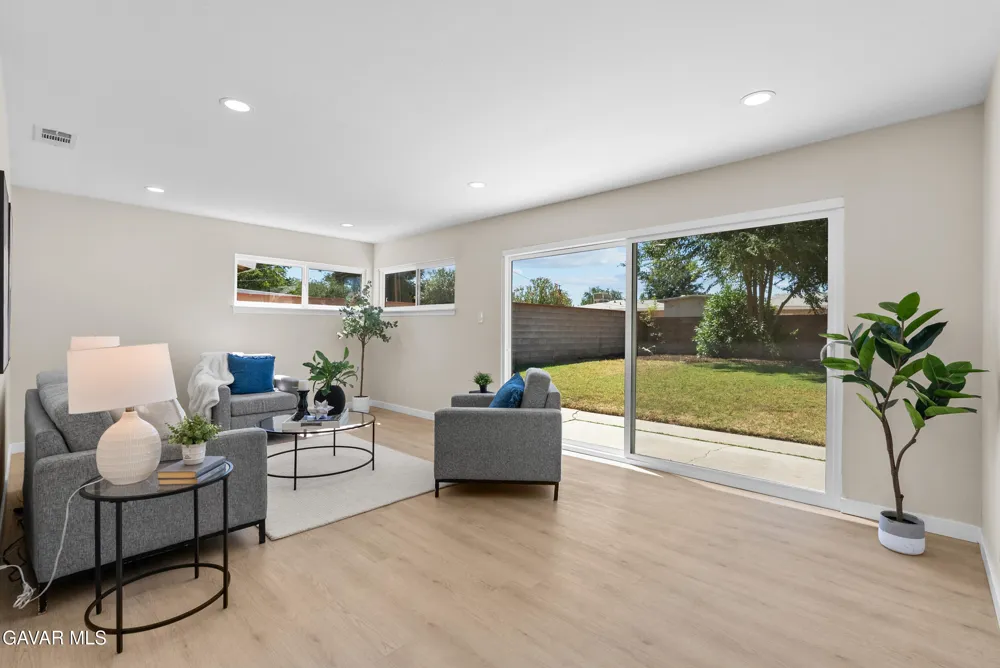 512 E Lingard Street Lancaster, CA 93535