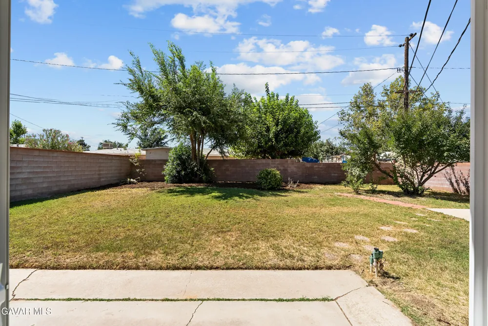 512 E Lingard Street Lancaster, CA 93535