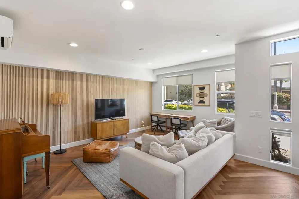 2537 State St. Carlsbad, CA 92008